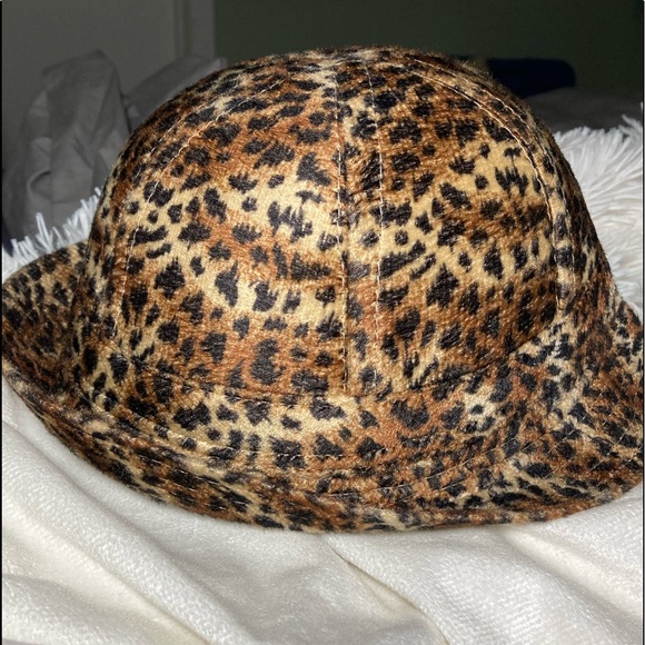 Kids Rinco Leopard Bucket Hat (ages 5+). - Picture 9 of 11